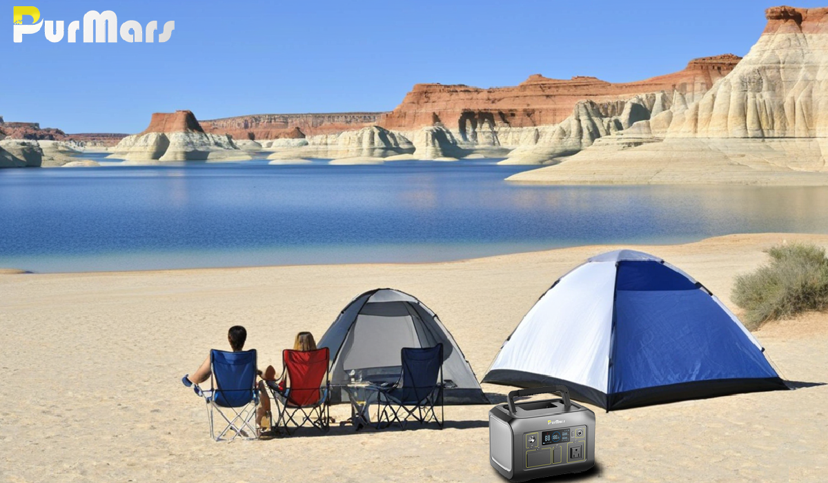 PurMars portable energy storage power station is an ideal choice for outdoor leisure and emergency power supply, with camping scenes by the sea, numerous tents, and people sitting on chairs